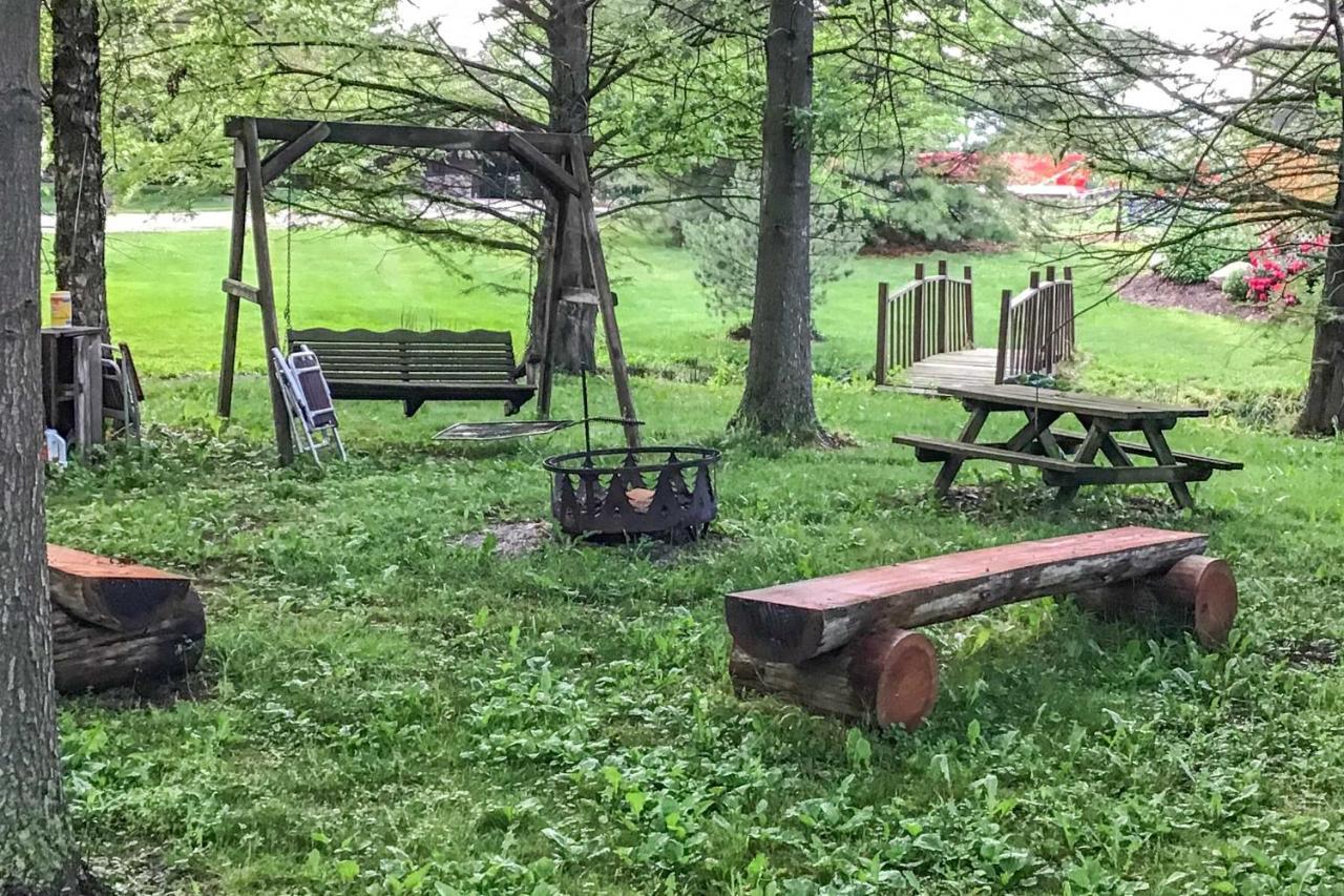 Honey House Cabin - A Quiet Countryside Retreat! Nappanee Bagian luar foto