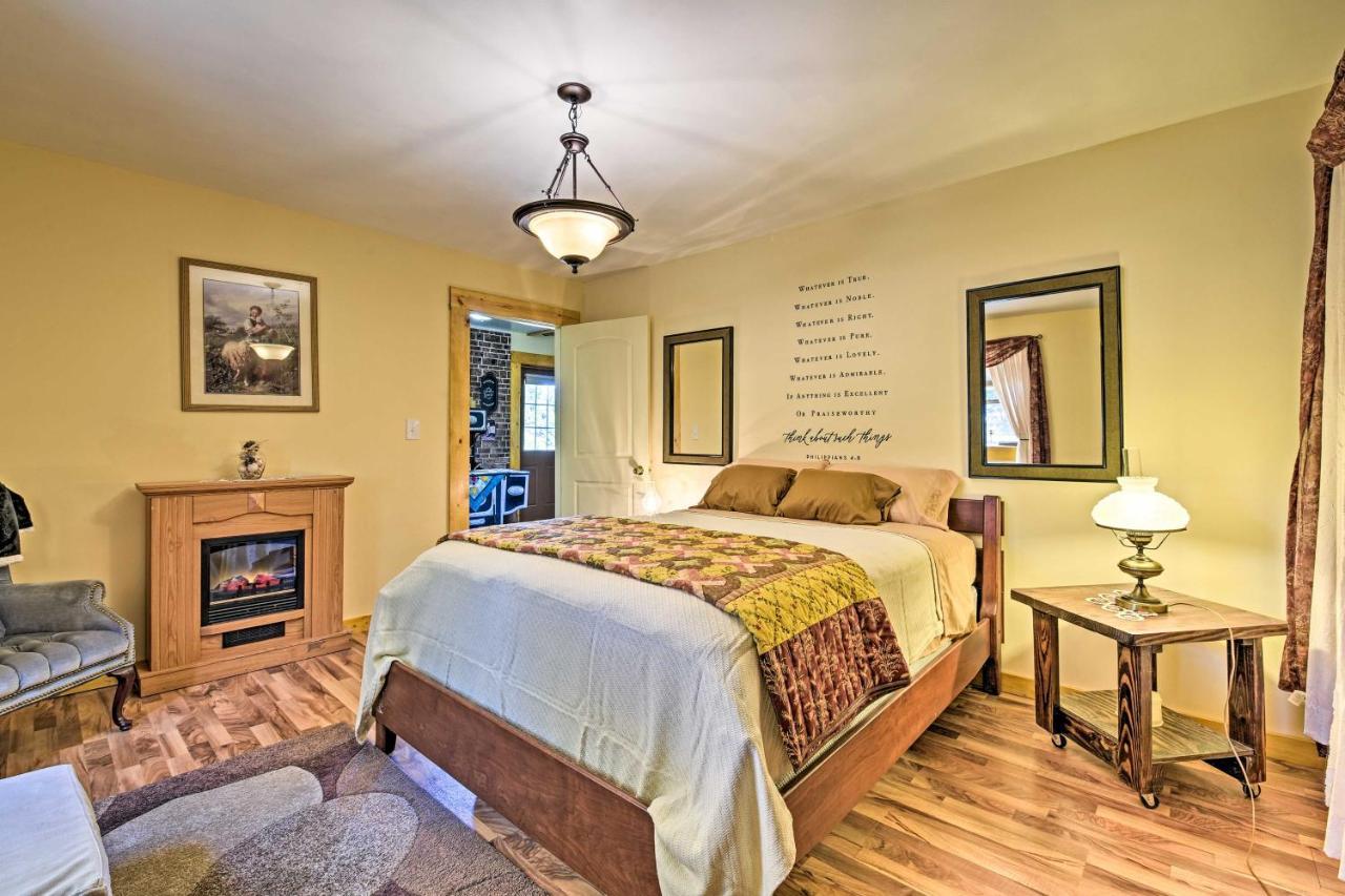 Honey House Cabin - A Quiet Countryside Retreat! Nappanee Bagian luar foto