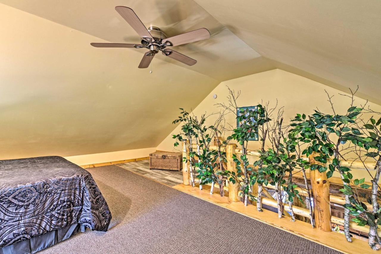 Honey House Cabin - A Quiet Countryside Retreat! Nappanee Bagian luar foto