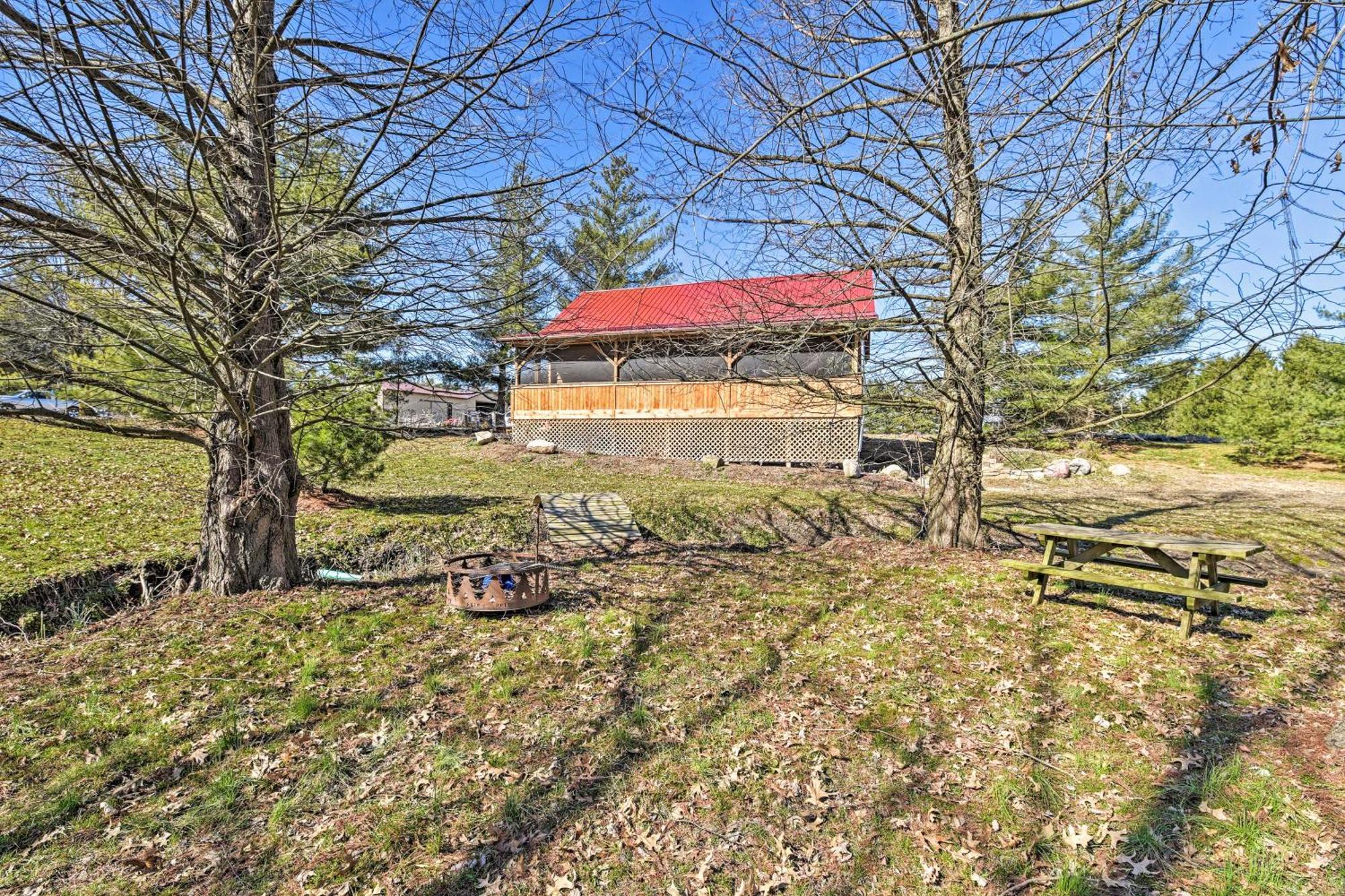 Honey House Cabin - A Quiet Countryside Retreat! Nappanee Bagian luar foto