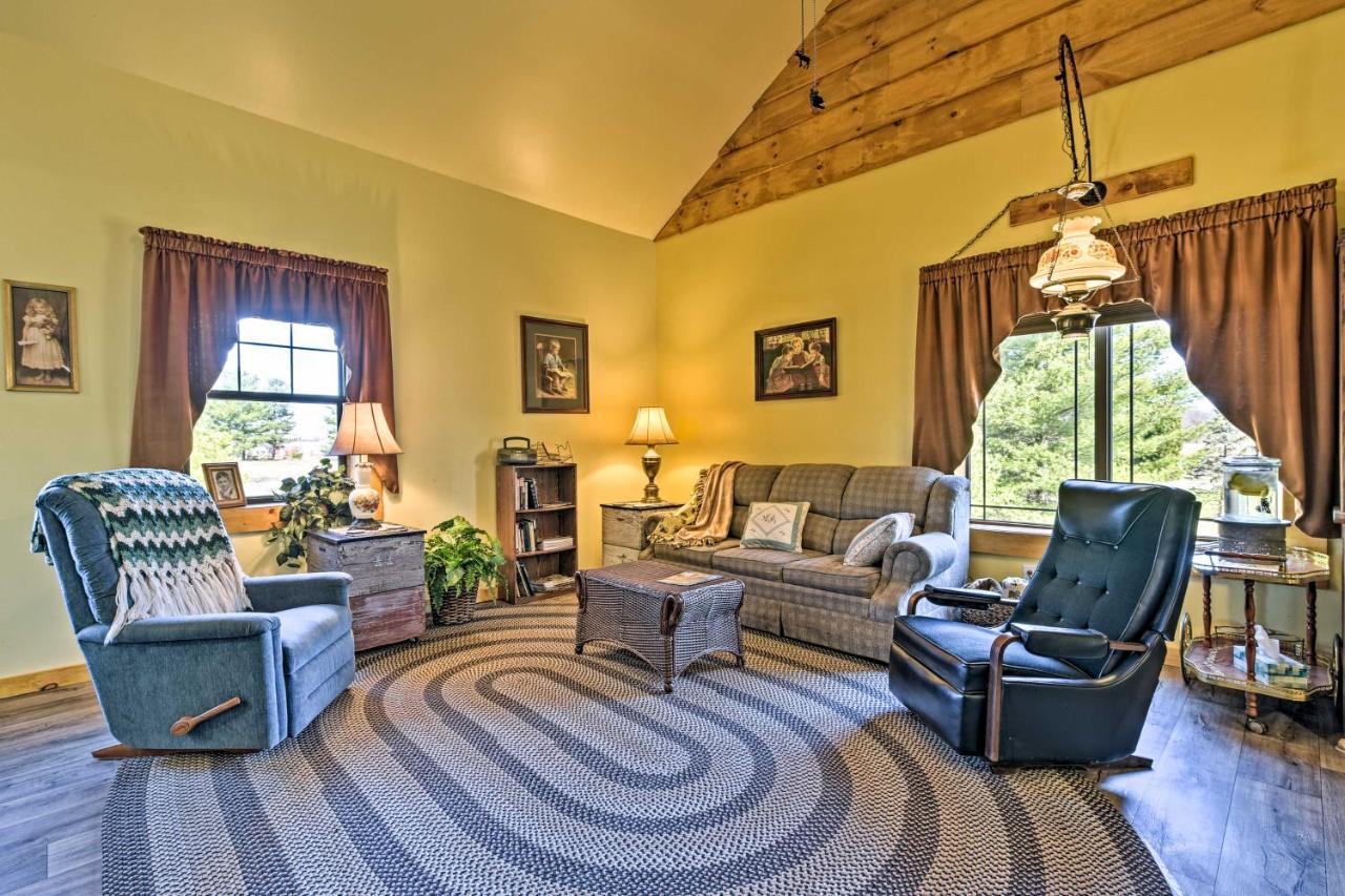 Honey House Cabin - A Quiet Countryside Retreat! Nappanee Bagian luar foto