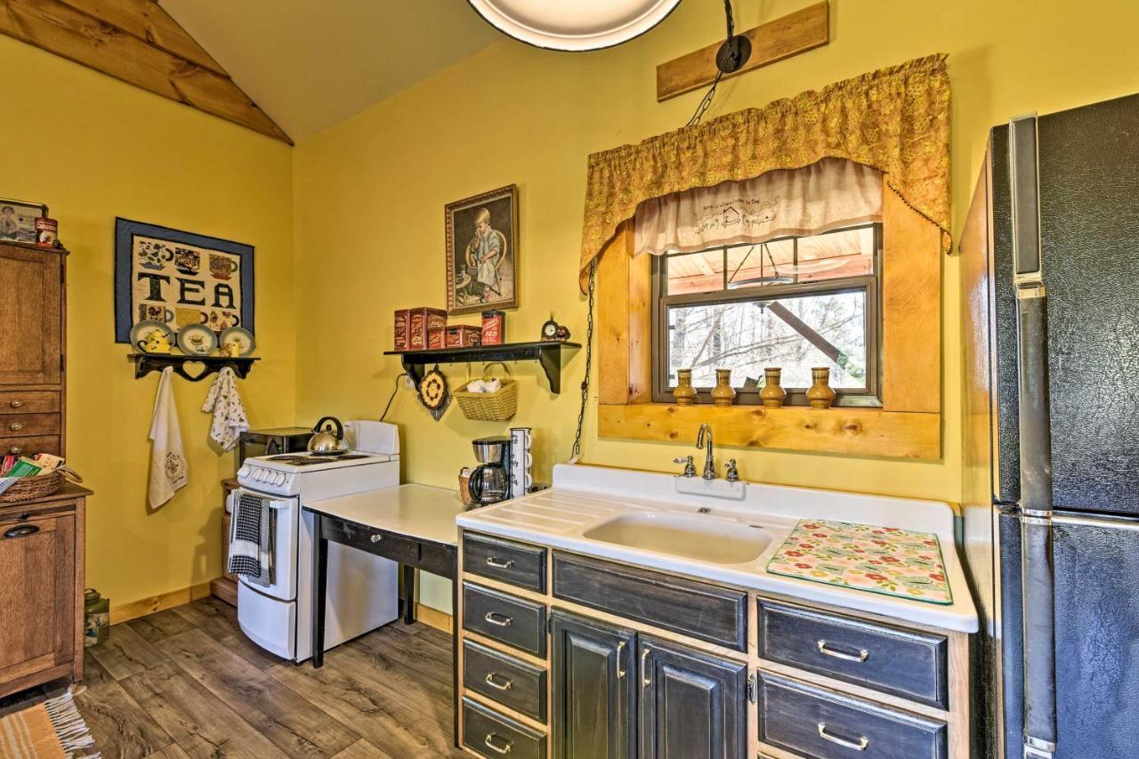 Honey House Cabin - A Quiet Countryside Retreat! Nappanee Bagian luar foto