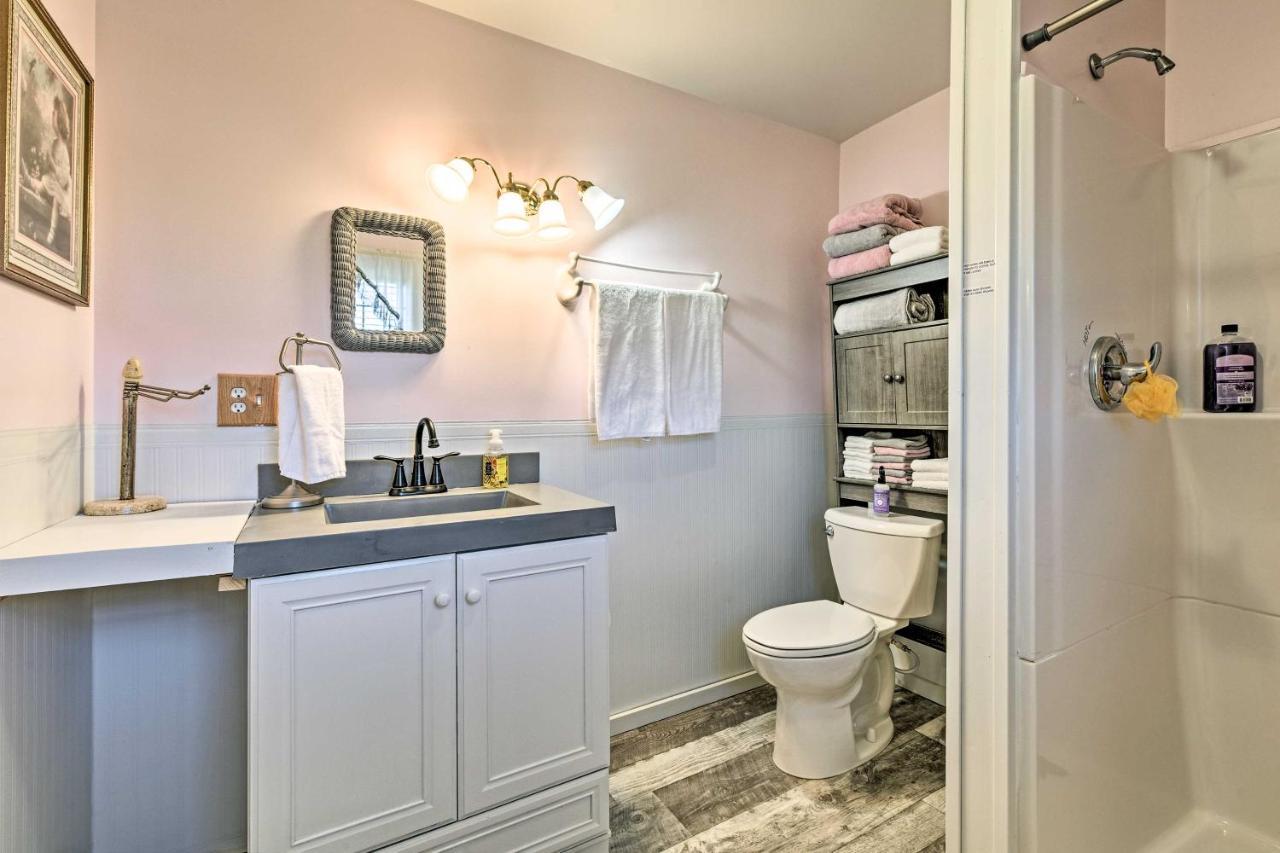 Honey House Cabin - A Quiet Countryside Retreat! Nappanee Bagian luar foto