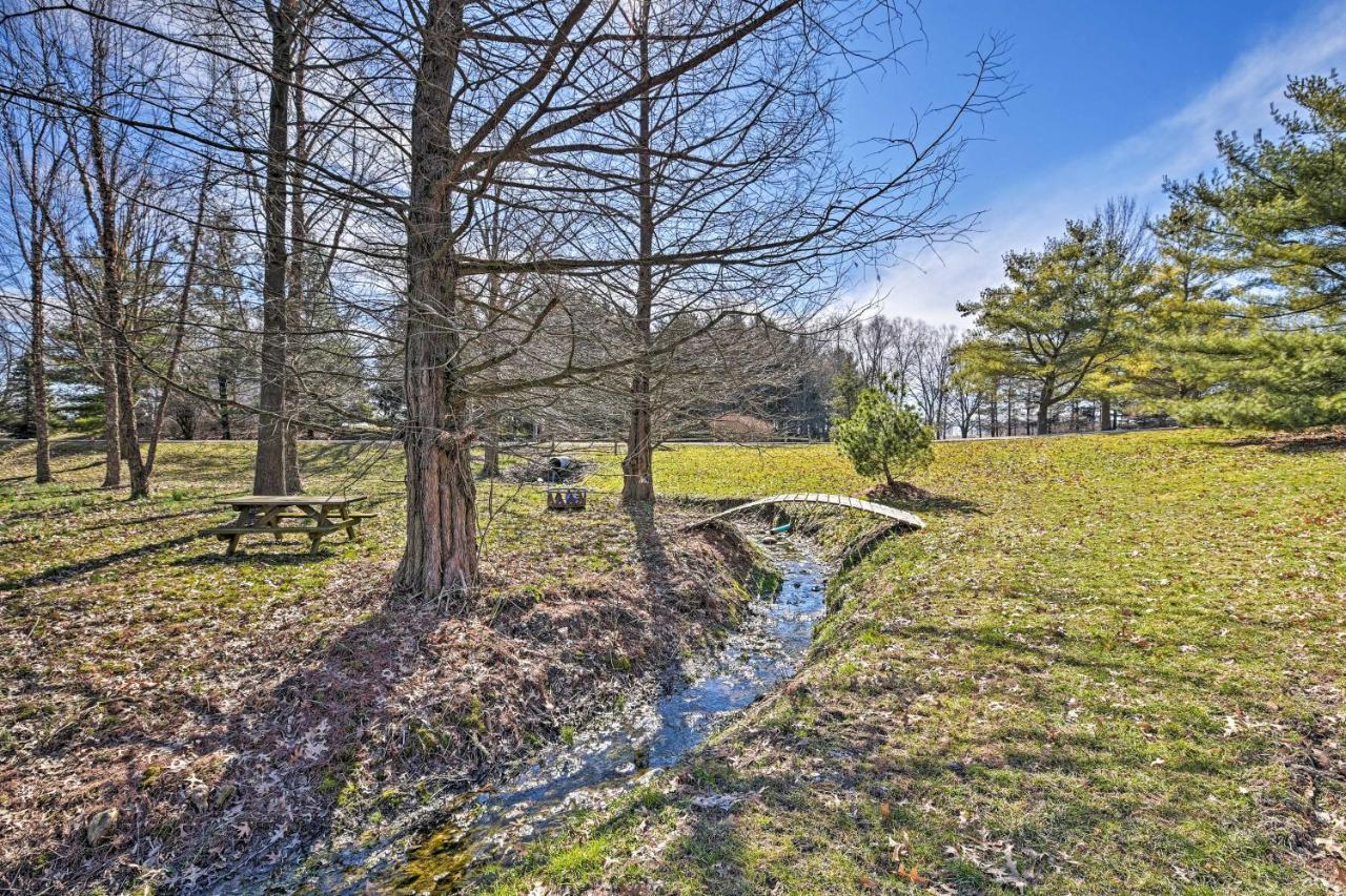 Honey House Cabin - A Quiet Countryside Retreat! Nappanee Bagian luar foto
