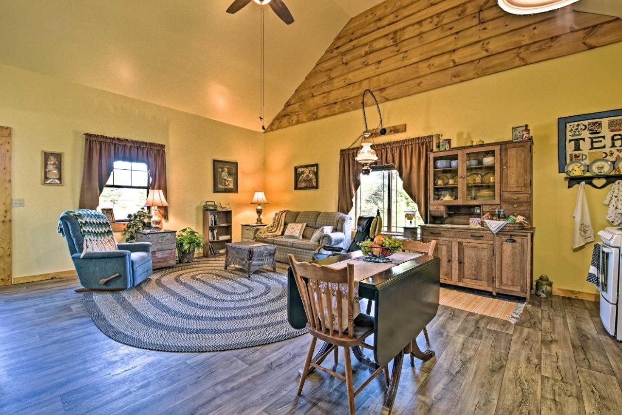Honey House Cabin - A Quiet Countryside Retreat! Nappanee Bagian luar foto