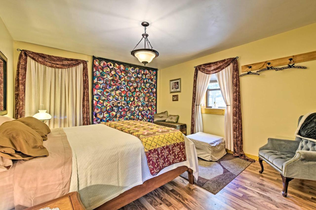 Honey House Cabin - A Quiet Countryside Retreat! Nappanee Bagian luar foto