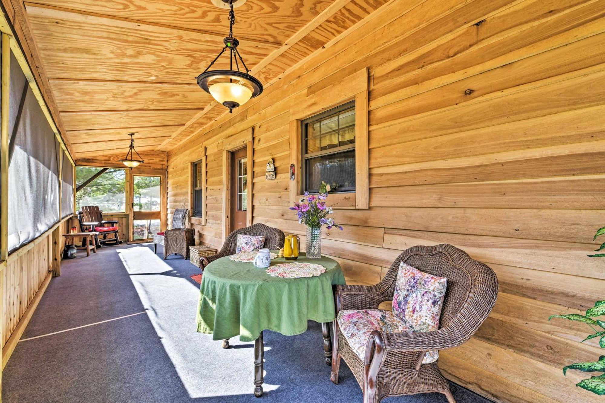 Honey House Cabin - A Quiet Countryside Retreat! Nappanee Bagian luar foto