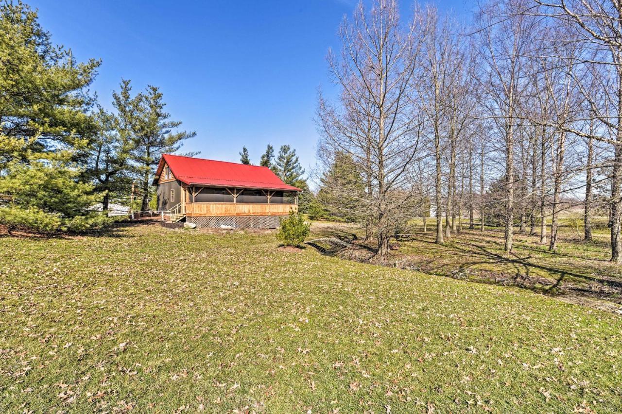 Honey House Cabin - A Quiet Countryside Retreat! Nappanee Bagian luar foto