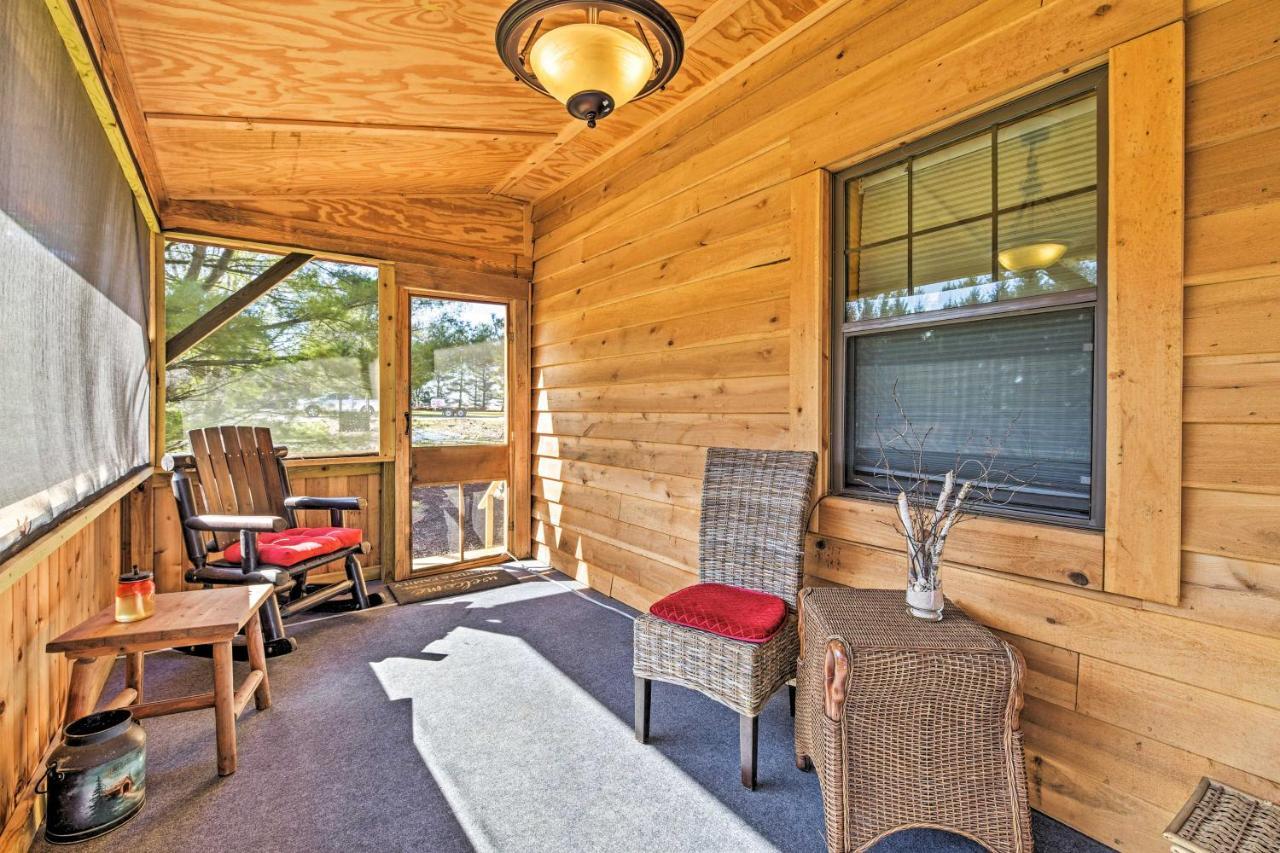 Honey House Cabin - A Quiet Countryside Retreat! Nappanee Bagian luar foto