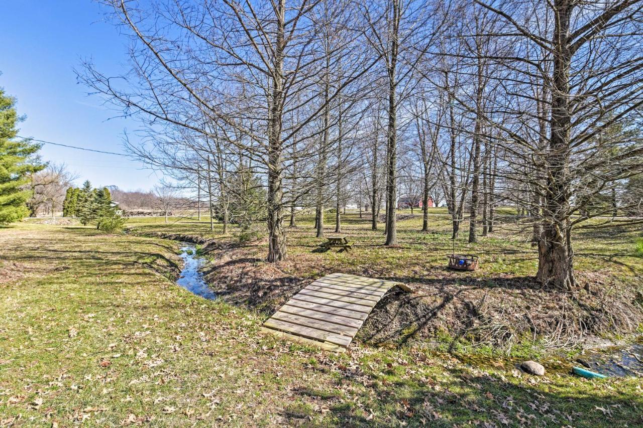 Honey House Cabin - A Quiet Countryside Retreat! Nappanee Bagian luar foto